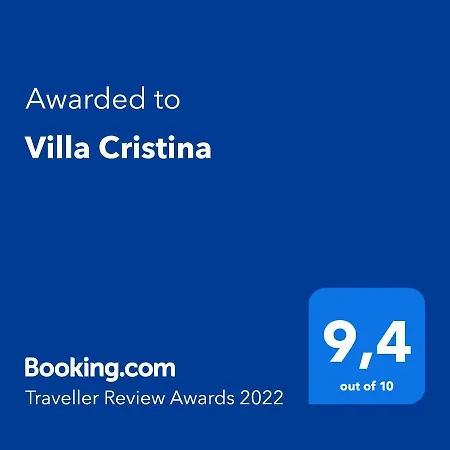 Cristina Vila *